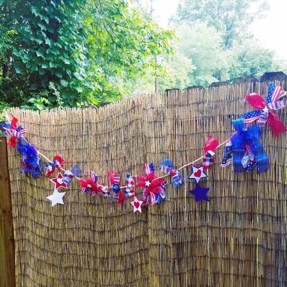 Patriotic Year-Round Garland Decor 🧨🎉 - Picture 2 of 7